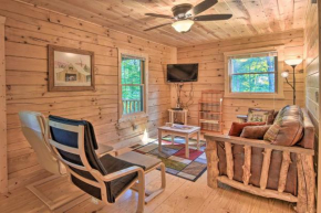 Secluded Cabin with Deck 13 Miles to Downtown Murphy